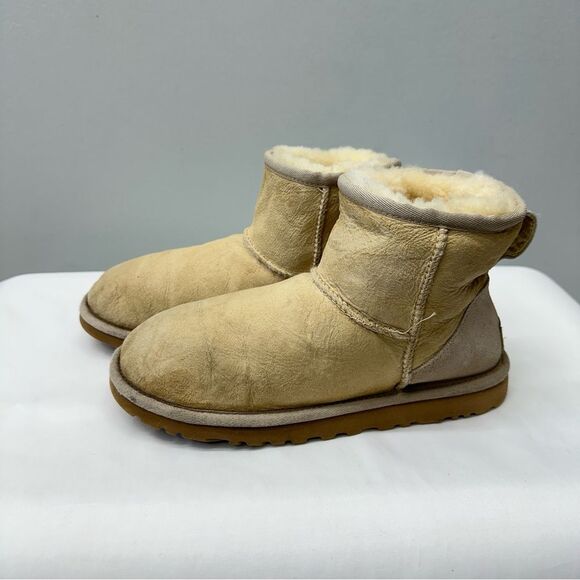 UGG Classic Mini light brown genuine sheepskin low boots booties women’s 6 - Picture 2 of 9